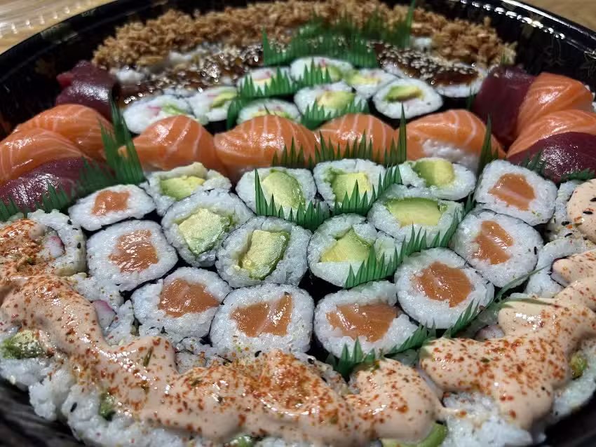 LUCKY DUMPLING & SUSHI