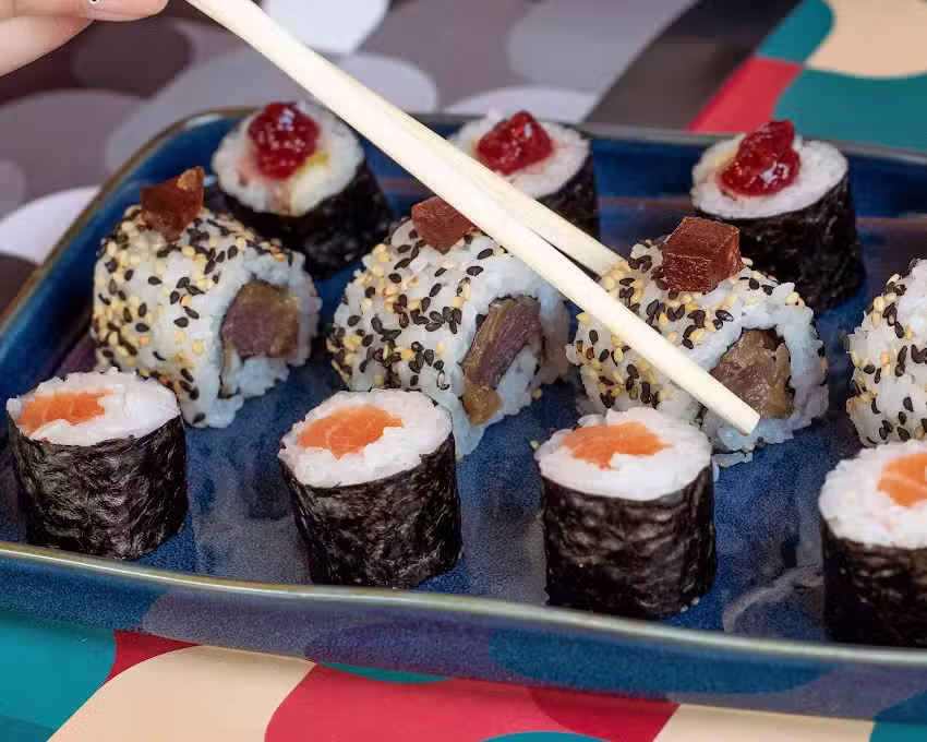 MAKANA FOODS &ndash; TOMARES: Sushi & Pok&eacute; House