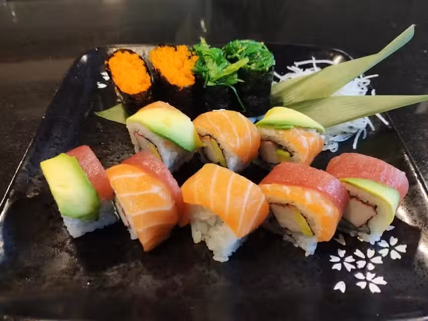 Ninki Sushi Restaurante japon&eacute;s