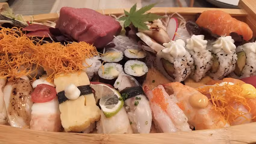 Restaurante asi&aacute;tico &laquo;V7&raquo;