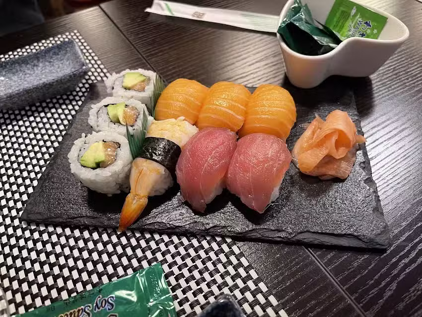 Restaurante Japon&eacute;s &ndash; Hola Sushi