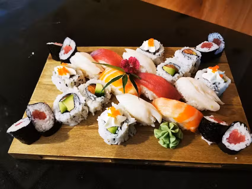 SagradaFamilia_H83_BuffetJapon&eacute;s