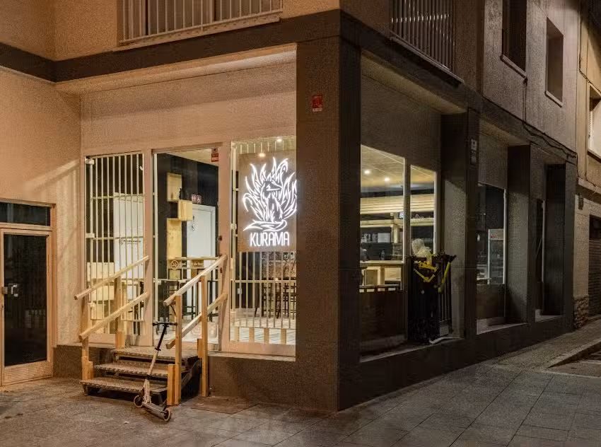 TAVERNA KURAMA &bull; Cuina Japonesa i Sushi