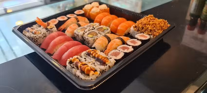 Uramaki Sushi y Empanadas Argentinas