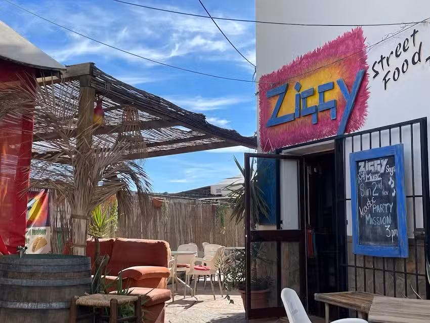 Ziggy&rsquo;s Street food Bar